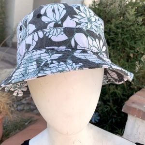 Chuck bucket hat one size gray color with flowers white and green